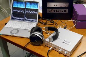 音響・音声を扱う研究室なので、音を聴くにもしっかり選定して導入した機材を使わせてもらえる。
